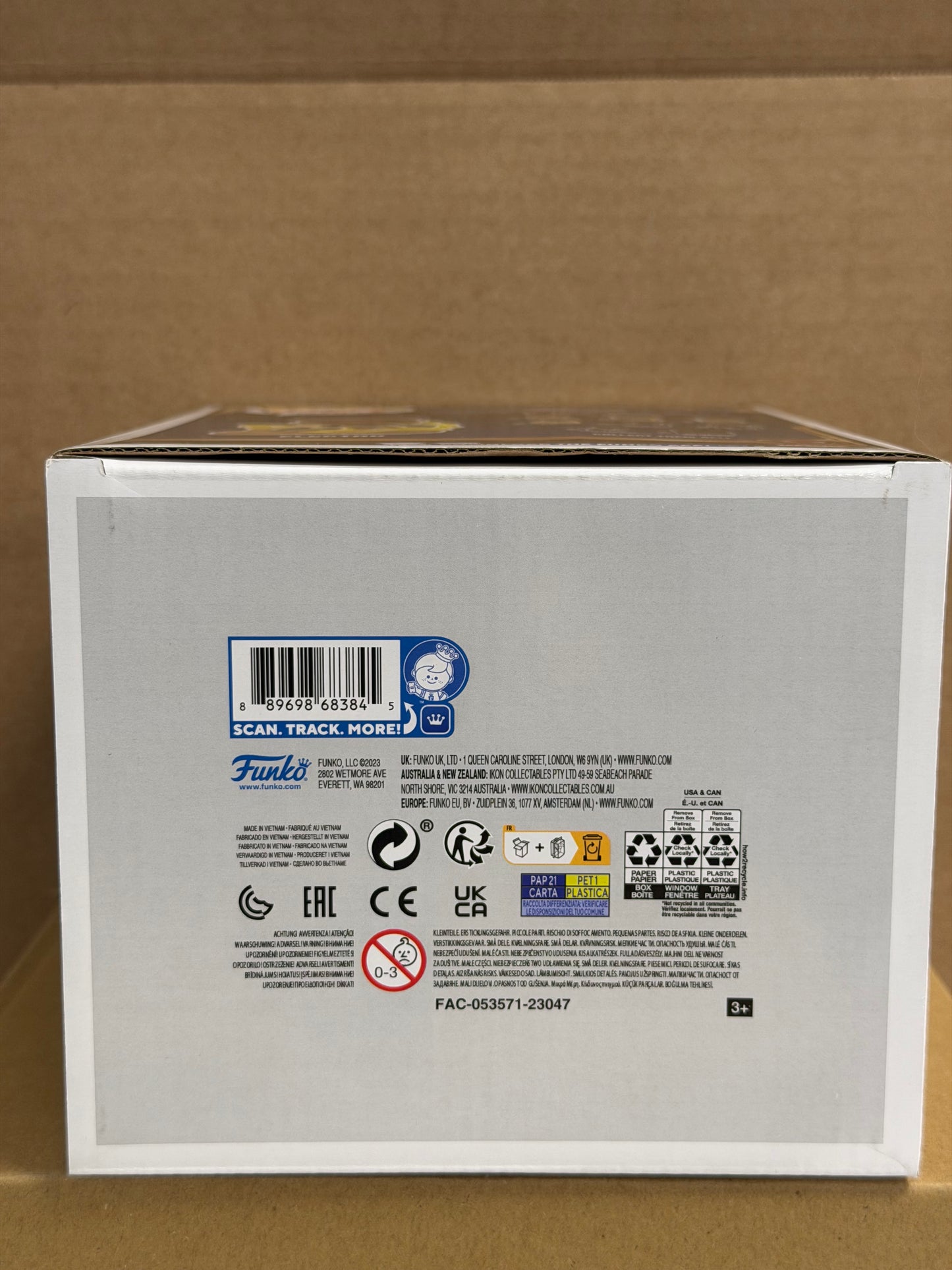 Funko Pop! Deluxe Marvel Electro #1182 Special Edition Free Protector
